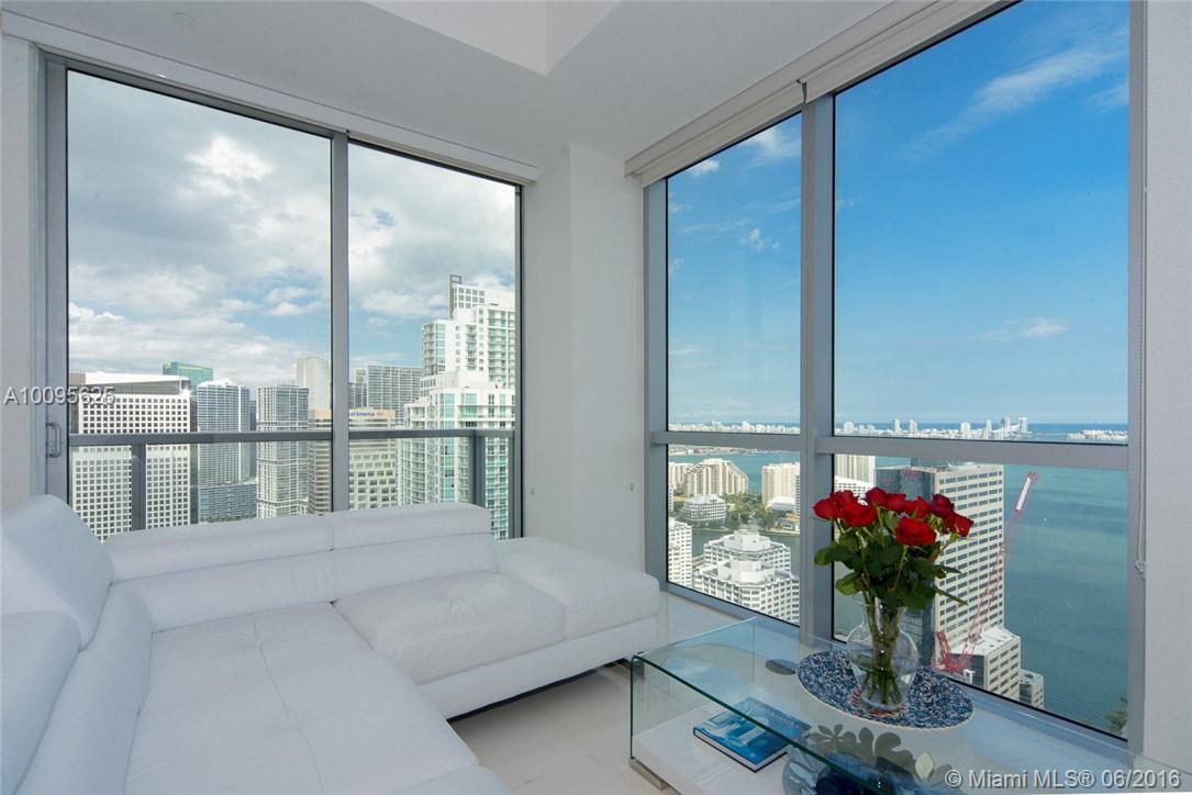 BEST LINE IN BUILDING, LIVE IN THE HEART OF BRICKELL!! SPLIT FLOOR PLAN 2 BEDROOM/2.5 BATH WITH WHITE TILE FLOOR, TONS OF CLOSET SPACE. RENT INCLUDES WATER, CABLE, ONE PARKING SPOT, AMENITIES, SPA, GYM 24 HR VALET. IN WALKING DISTANCE TO SHOPS, RESTAURANTS AND BRICKELL CITY CENTRE JUST STEPS AWAY.