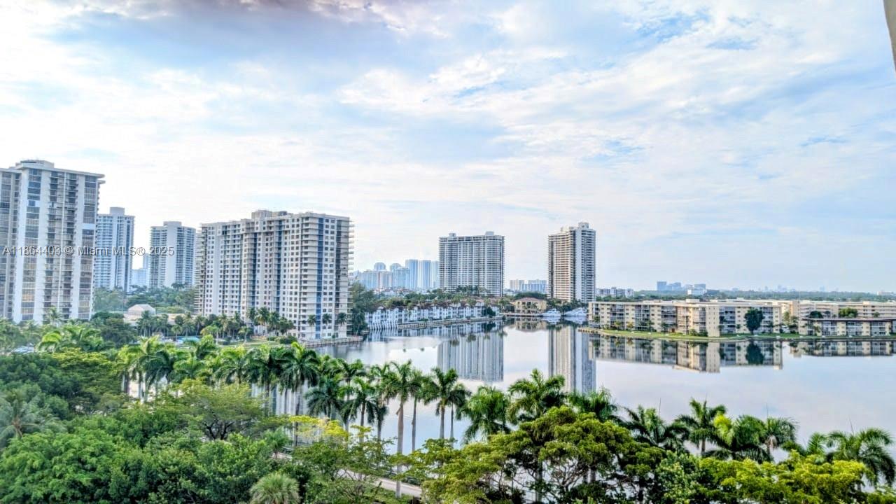 WOW!!! Best price in the building !!! Welcome to Williams Island at Admirals Port! Enjoy scenic intracoastal and city views. Great location in the heart of Aventura with lots of potentials! Unit ready for your best upgrades and decoration ideas. Spacious layout with kitchen, living room & masterbed with walk-in closet. Resort-style amenities include heated pool, gym, sauna, billiards, BBQ, cabanas, tennis, basketball, mini golf, library, valet & 24/7 security. Walking distance to shops, dining, A-rated schools, close to Aventura Mall, Gulfstream & the beach. Easy to show !!!