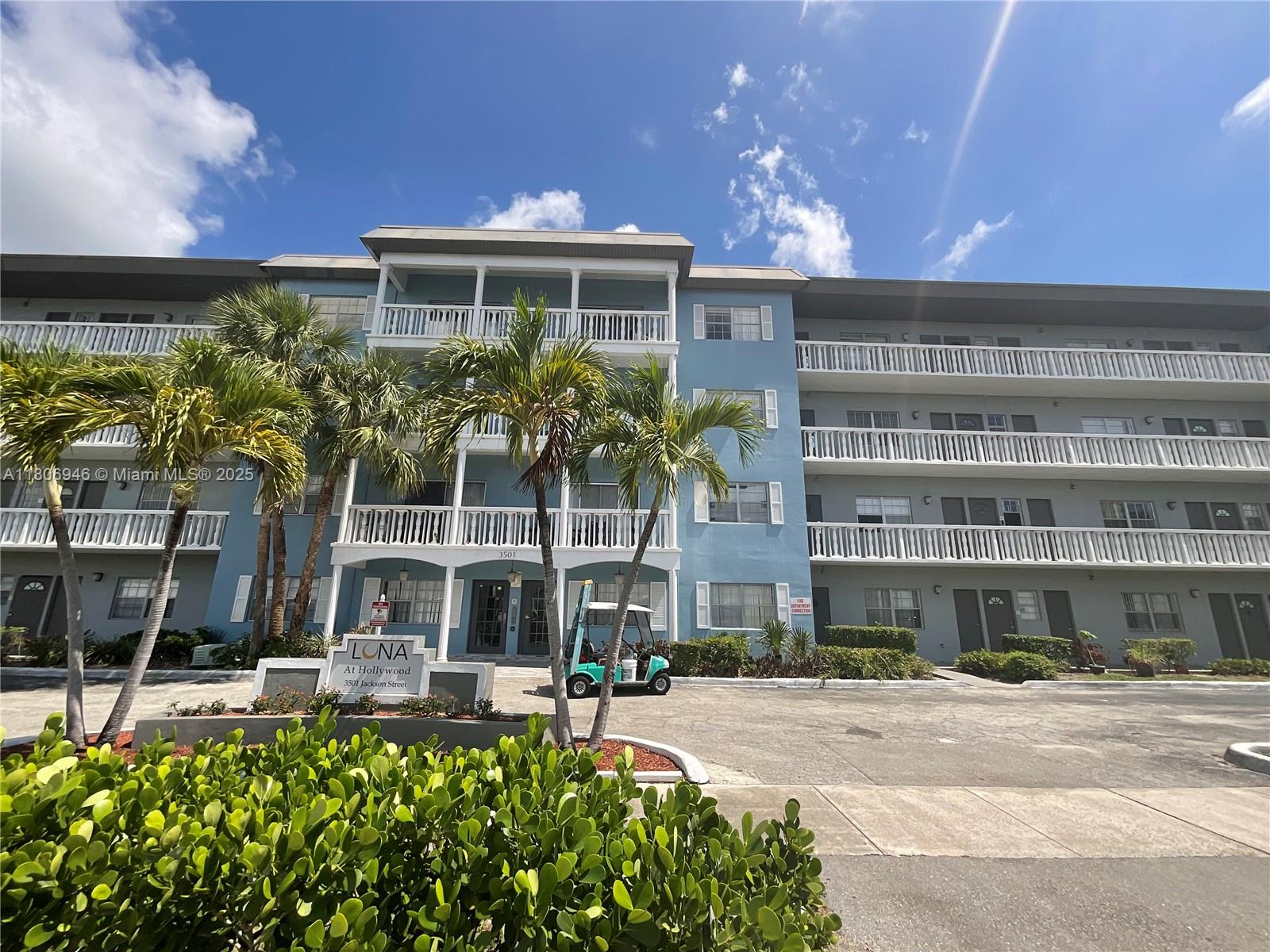 3501 Jackson St 305, Hollywood, Broward County, Florida - 2 Bedrooms  
2 Bathrooms - 