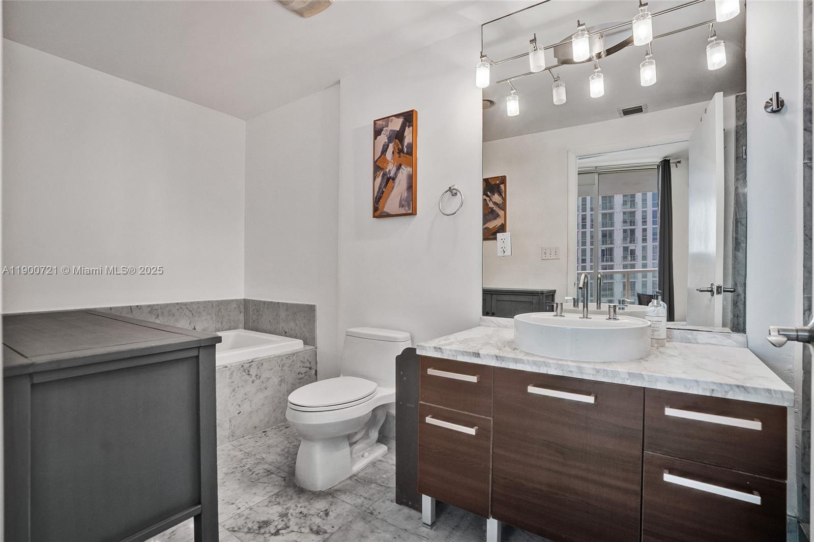 VIZCAYNE SOUTH CONDO - Residential