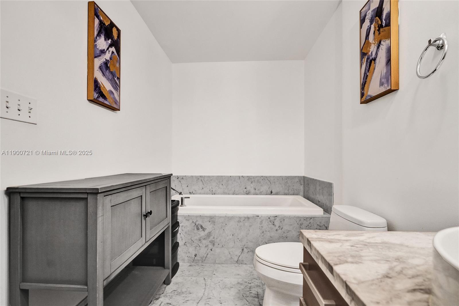 VIZCAYNE SOUTH CONDO - Residential
