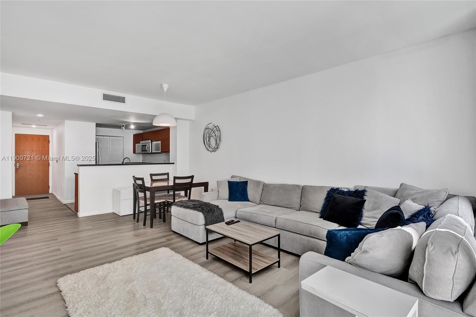 VIZCAYNE SOUTH CONDO - Residential