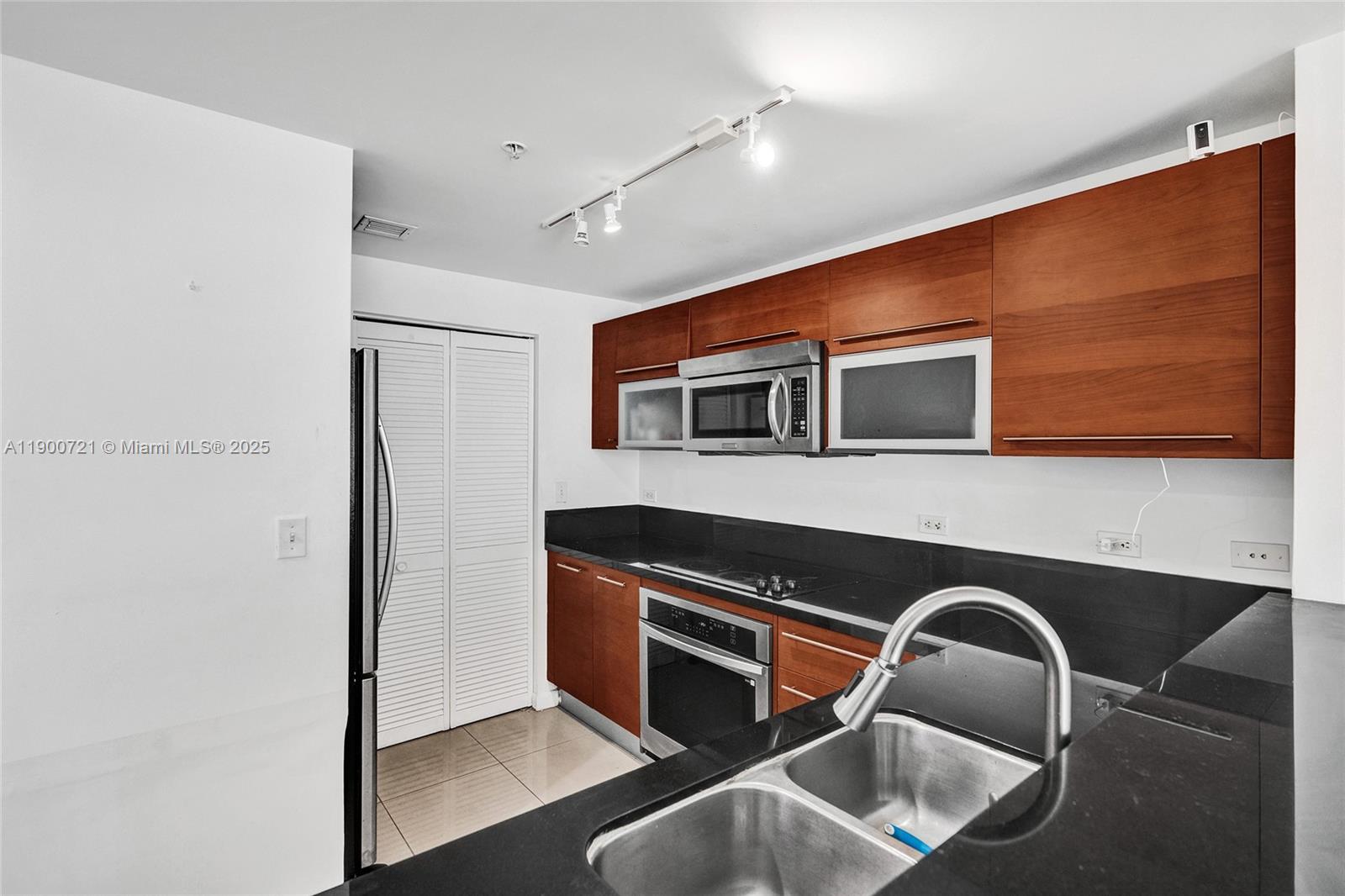 VIZCAYNE SOUTH CONDO - Residential