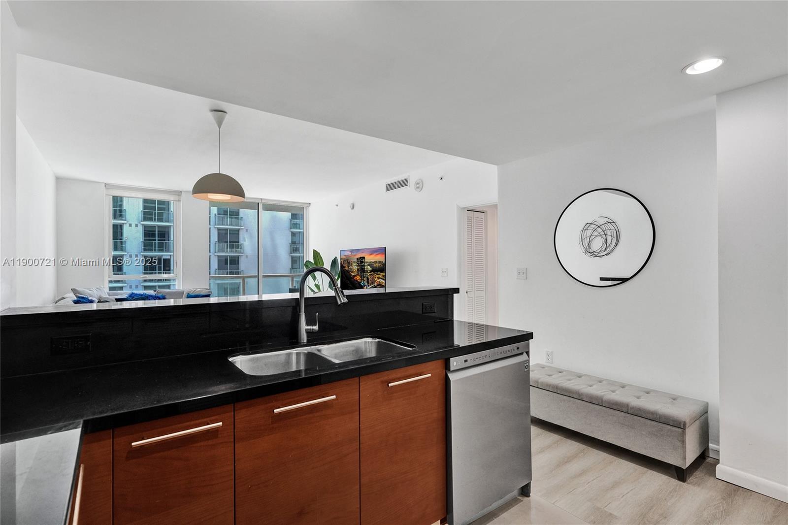 VIZCAYNE SOUTH CONDO - Residential