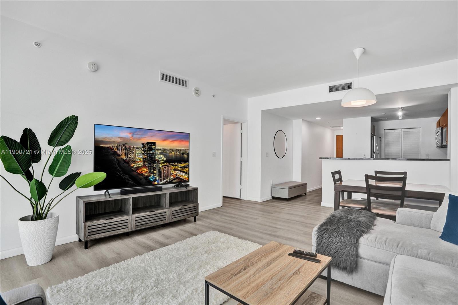 Discover urban living at its finest in this stylish 1 bed, 1 bath condo located in the heart of Downtown Miami in Vizcayne South Tower. Perfectly situated just steps from Bayside Marketplace, Kaseya Center Arena, and an array of shops, restaurants, and entertainment, this modern unit offers the ultimate convenience and lifestyle, all within walking distance. The building provides a range of amenities, including multiple pools, a state-of-the-art fitness center, spa facilities, and 24-hour security.