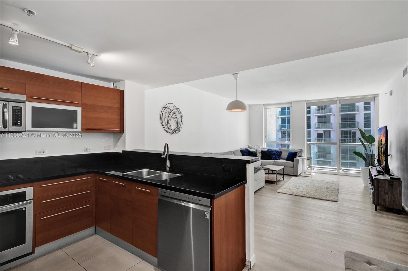 VIZCAYNE SOUTH CONDO - Residential