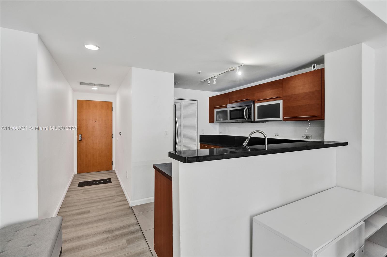 VIZCAYNE SOUTH CONDO - Residential