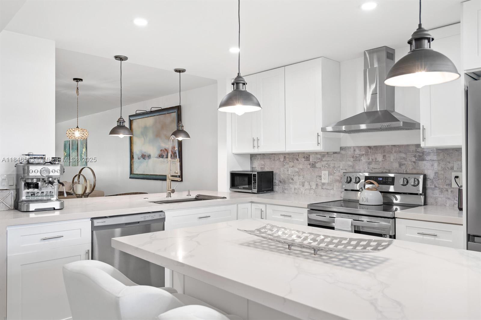 **Come and enjoy this spacious 2 bedroom, 2 bathrooms absolute beauty** Offered as an annual rental this unit is absolutely remodeled and tastefully decorated** Just minutes to the beach, stores, restaurants and more** All ages welcome, applicants must have a 650 credit score or better.
