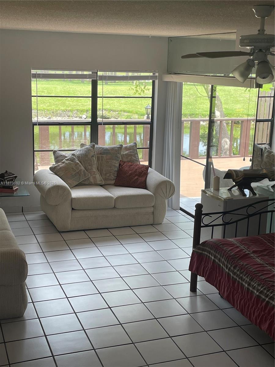 562 NW 98th Ct 562