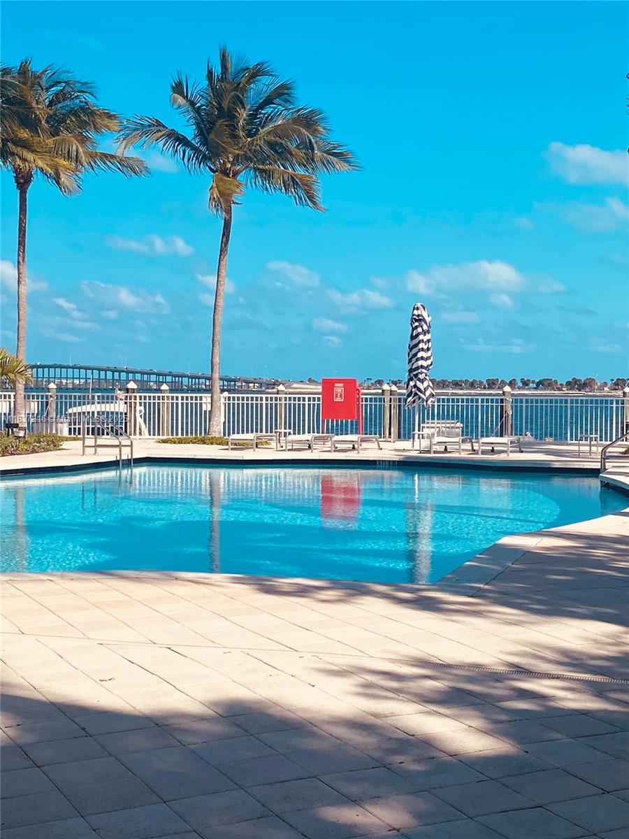 2101 Brickell Ave 402