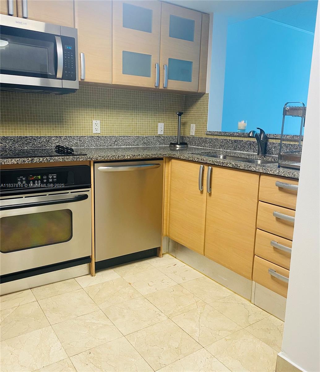 2101 Brickell Ave 402