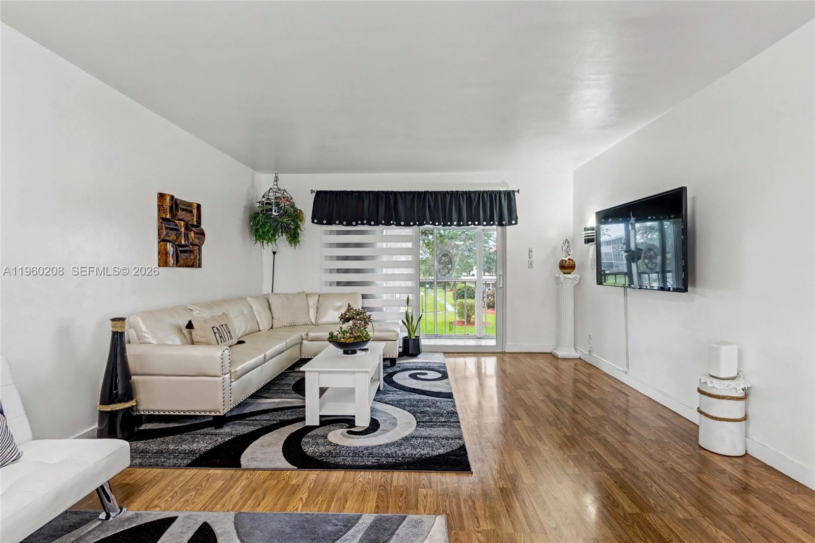 HILLCREST COUNTRY CLUB AP - Residential