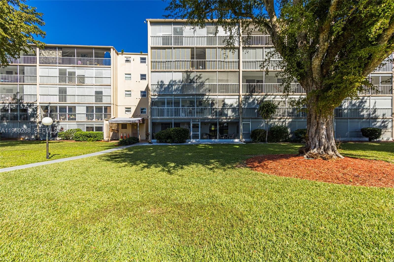 HILLCREST COUNTRY CLUB AP - Residential