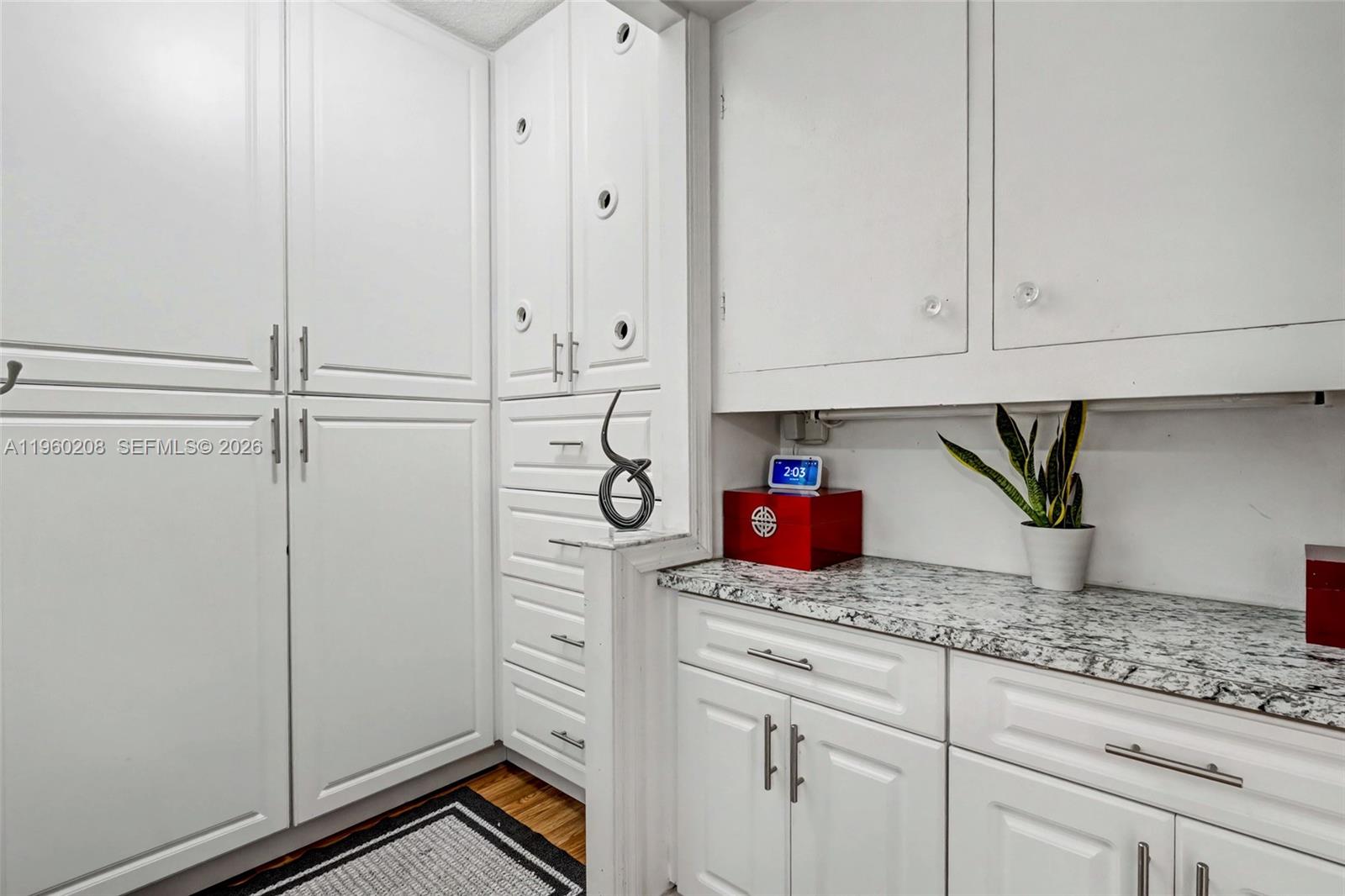 HILLCREST COUNTRY CLUB AP - Residential