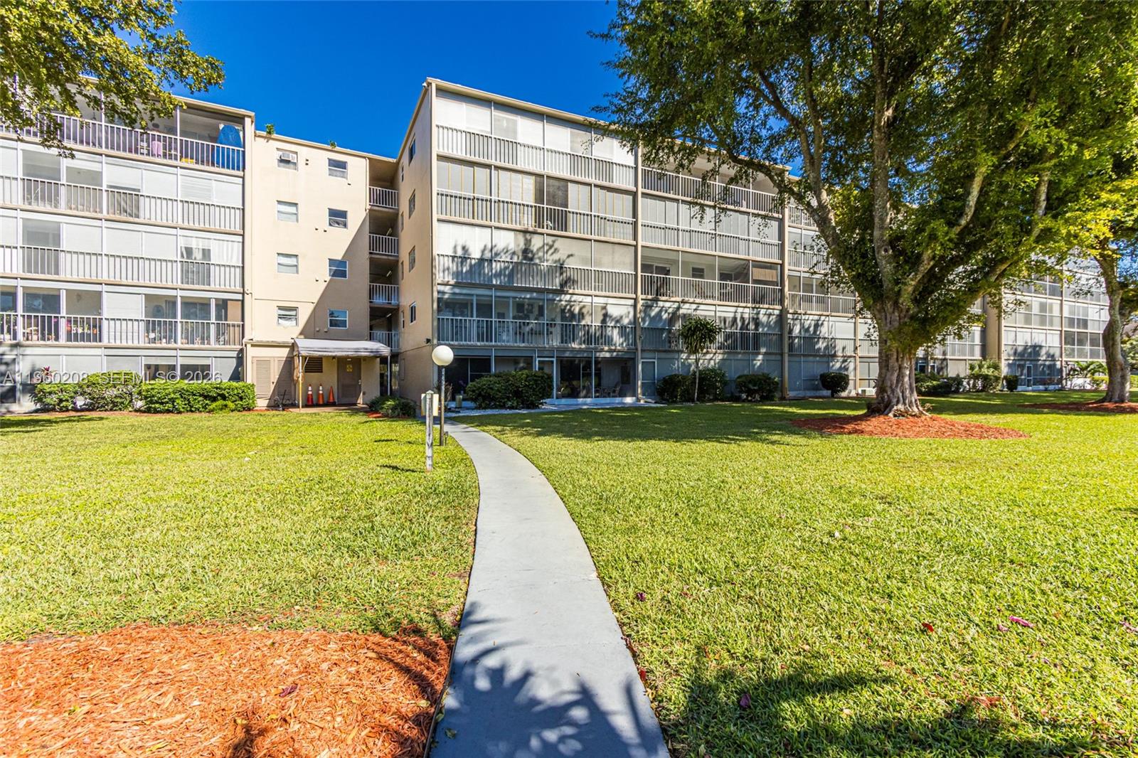 HILLCREST COUNTRY CLUB AP - Residential