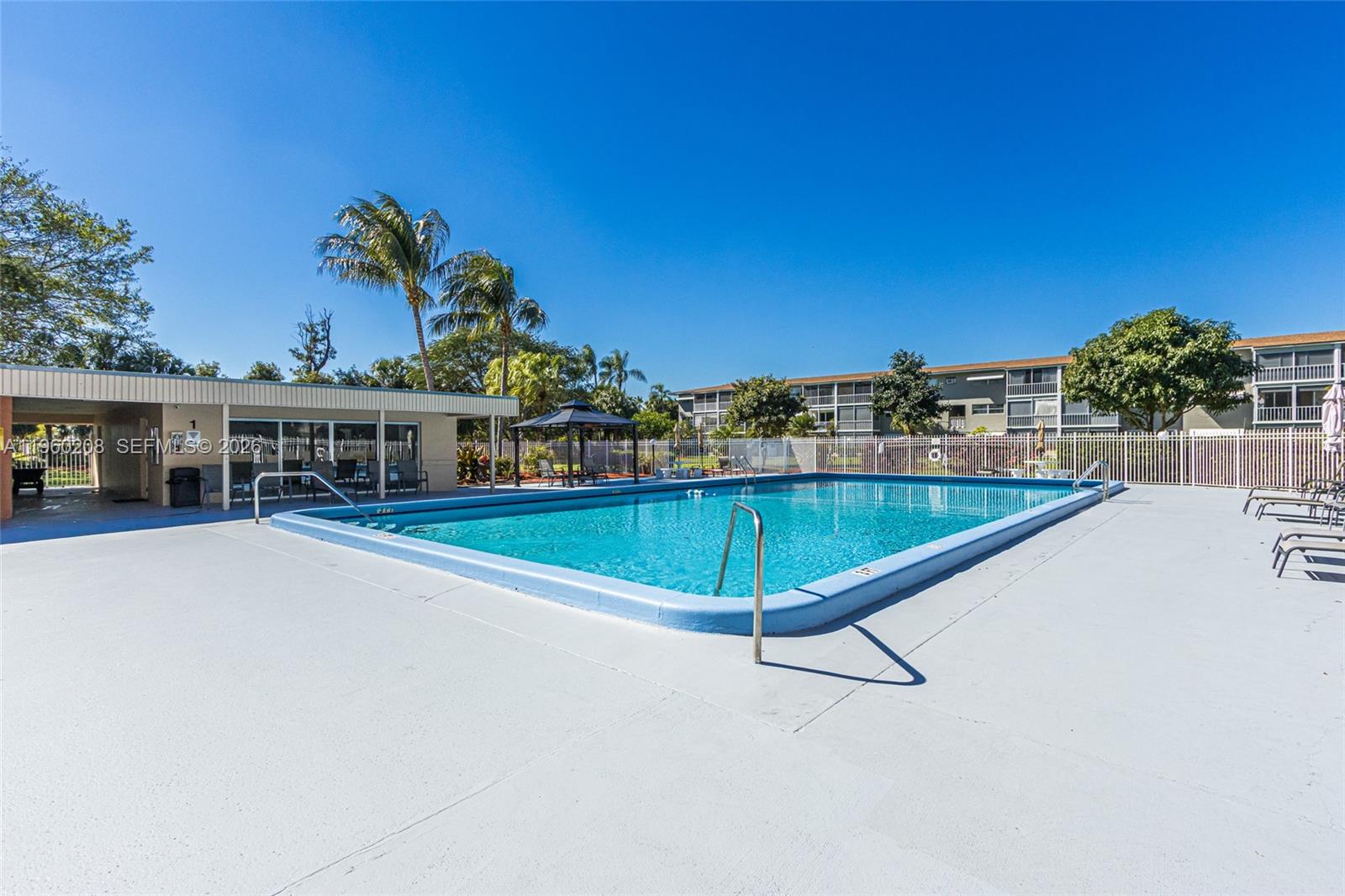 HILLCREST COUNTRY CLUB AP - Residential