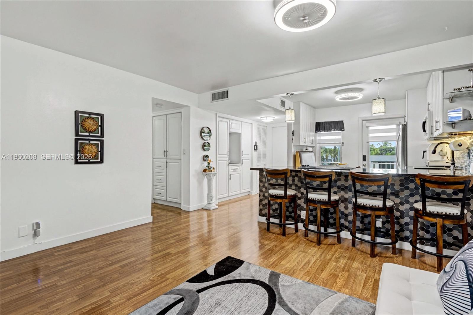 HILLCREST COUNTRY CLUB AP - Residential