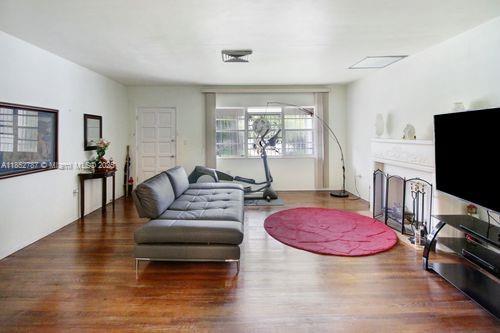 BRENTWOOD REV PL - Residential