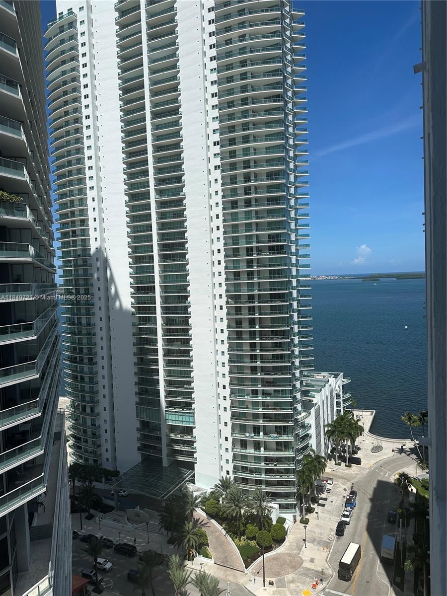 Beautiful, High-Floor 2/2 with Bay view. Split-Level with large bedrooms, bathrooms, closets and central Large Kitchen. 400SF Covered Balcony/Terrace. East Brickell area directly across Osaka, LPM, ZERU and other high-end restaurants. One block away from Metro-Mover & Metrorail access. Multi-Million dollar neighbors & views.