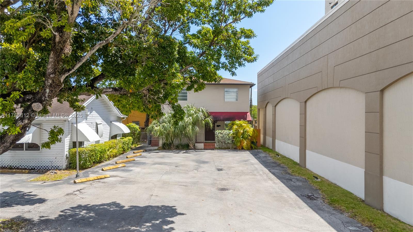 899 SW 67th Ave