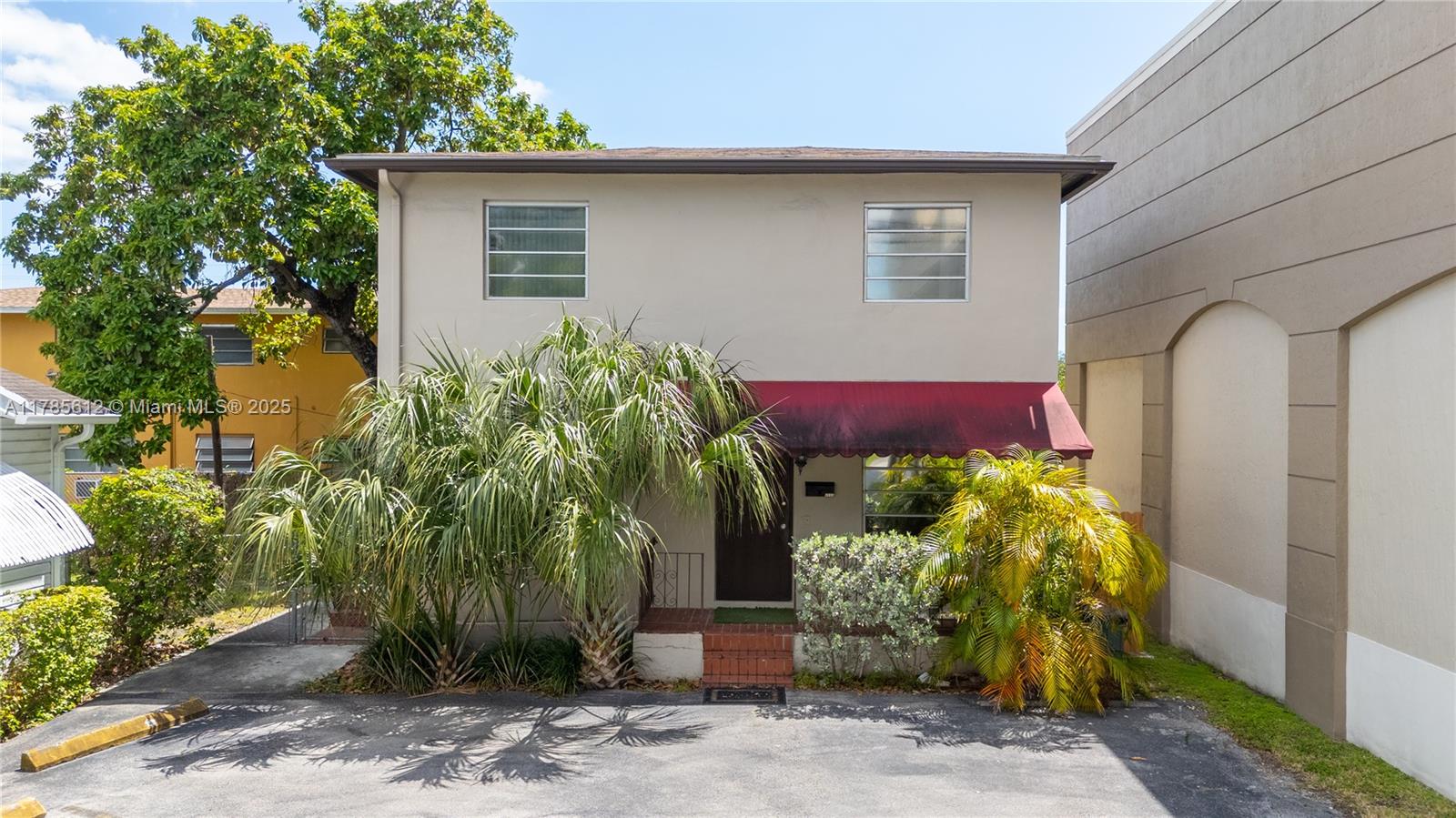 899 SW 67th Ave