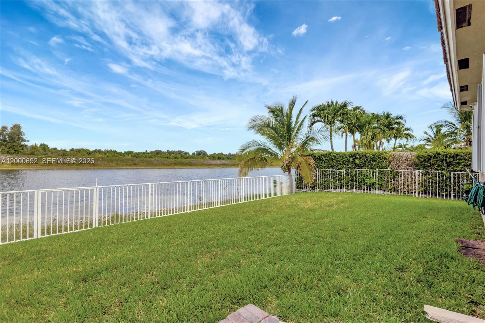 SUNSET LAKES - Residential
