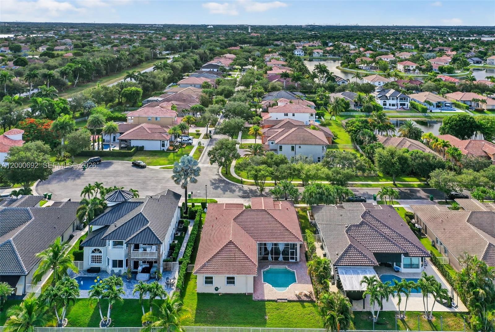 SUNSET LAKES - Residential