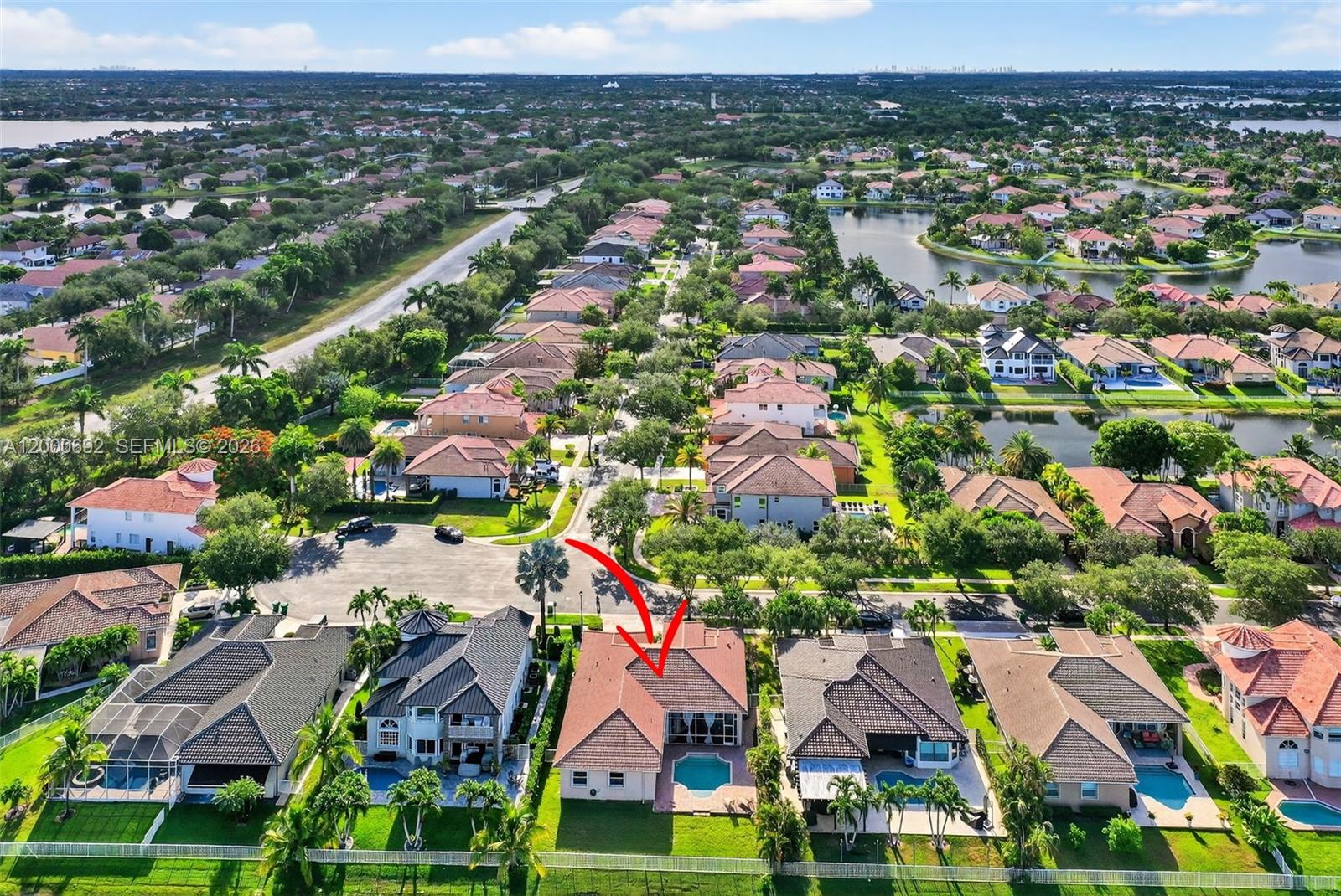 SUNSET LAKES - Residential