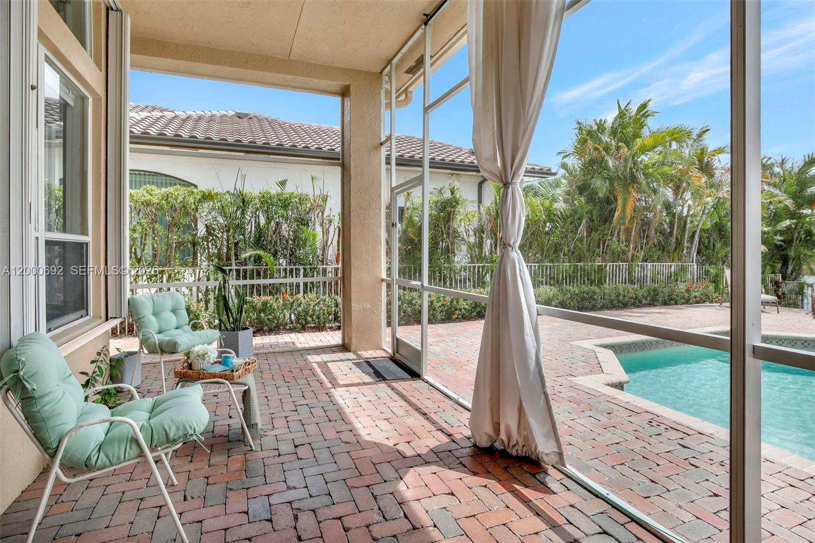 SUNSET LAKES - Residential