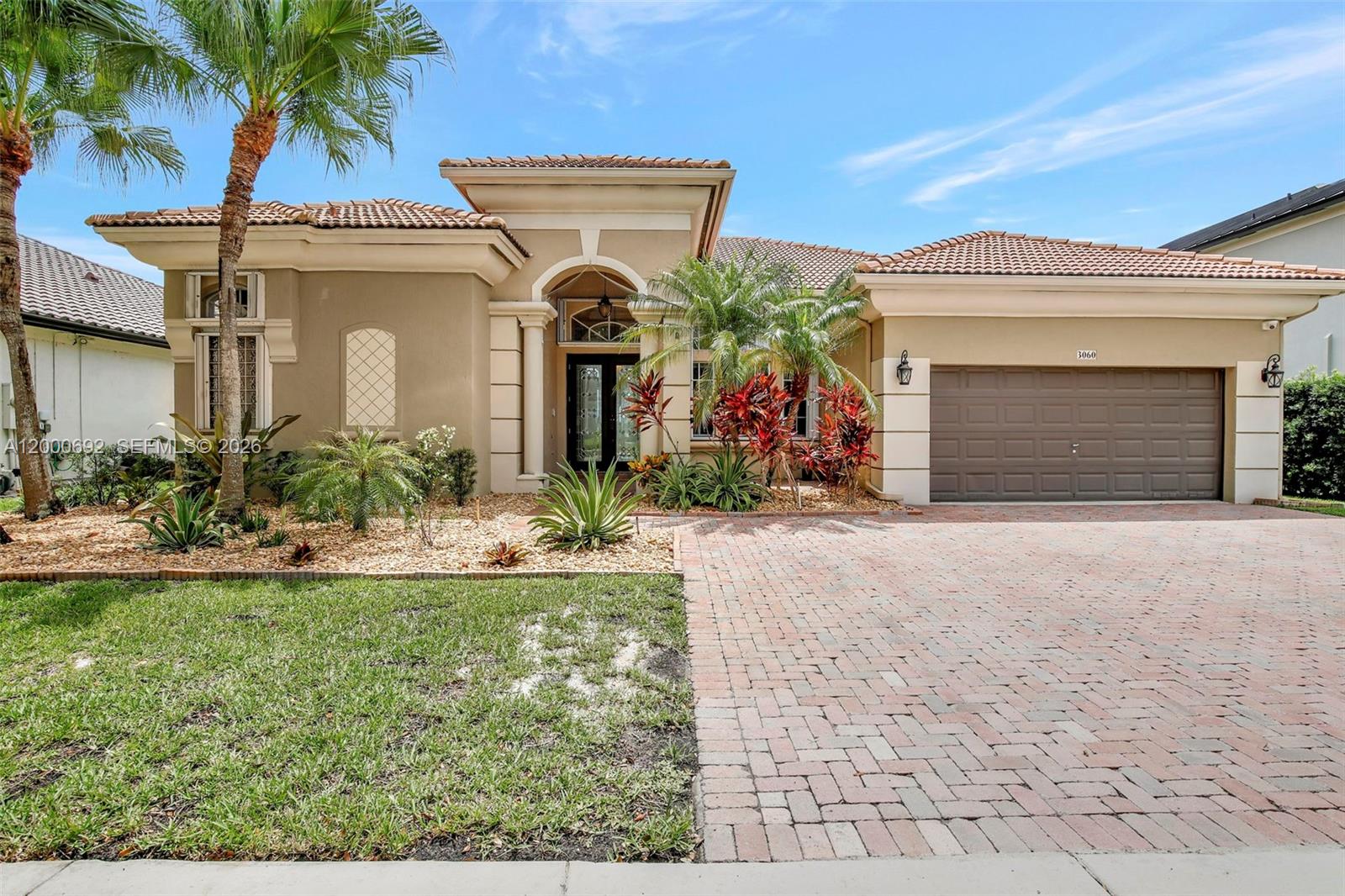 SUNSET LAKES - Residential