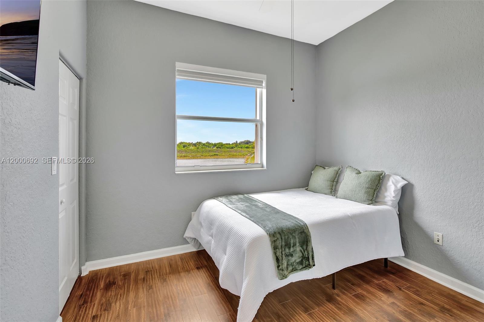 SUNSET LAKES - Residential