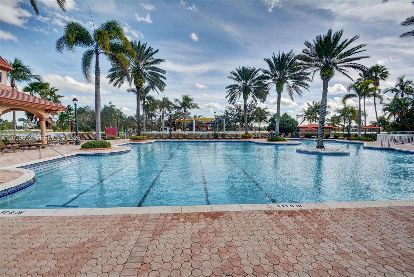 SUNSET LAKES - Residential