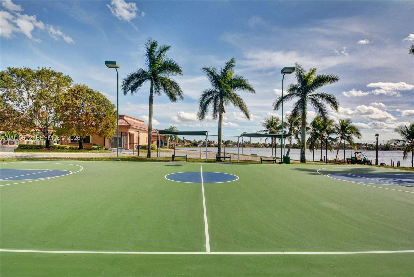 SUNSET LAKES - Residential