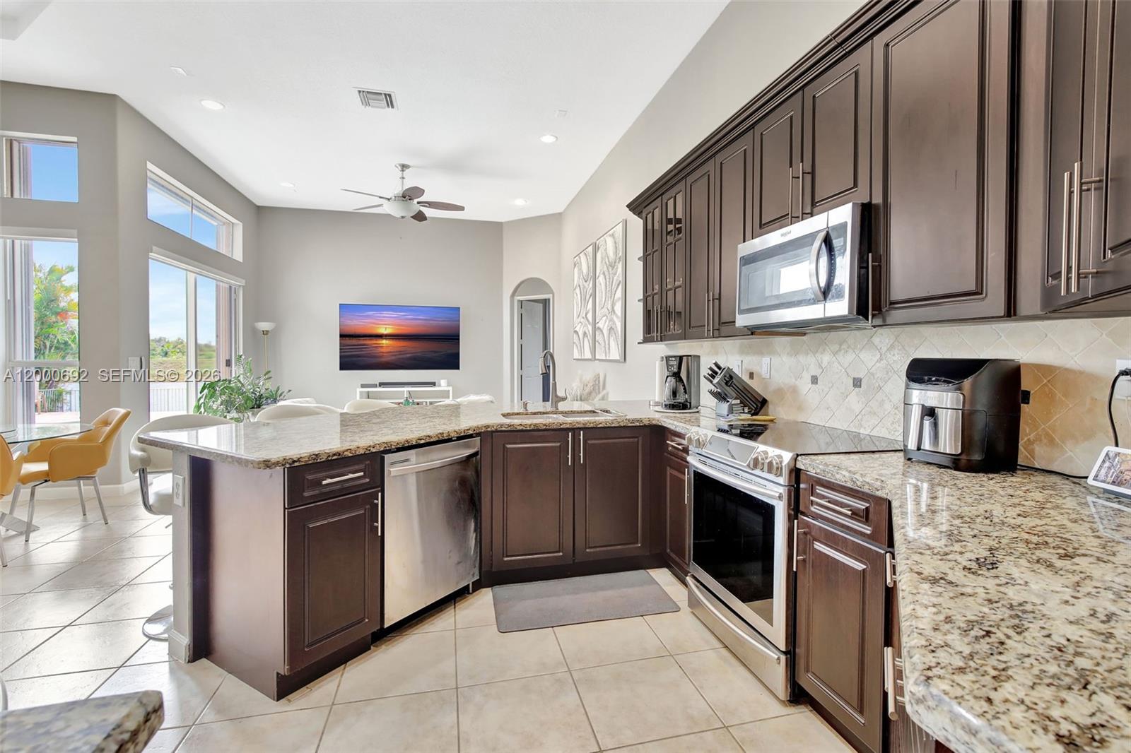 SUNSET LAKES - Residential