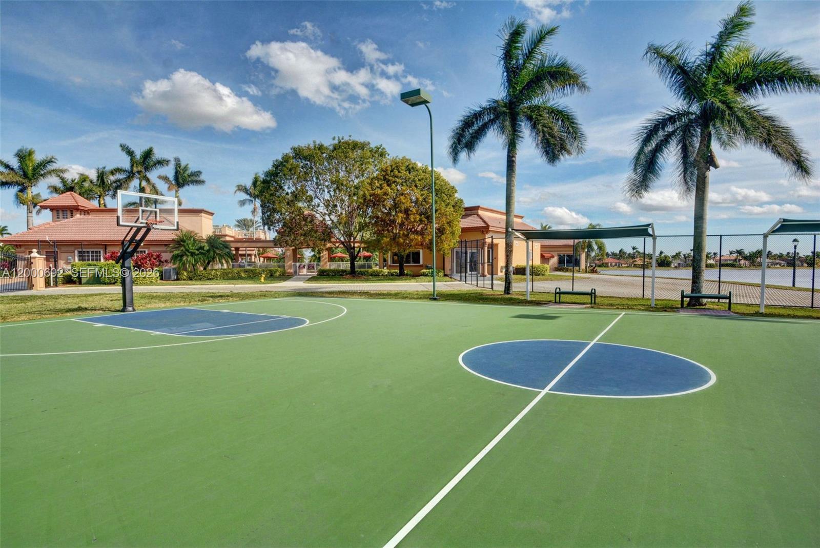 SUNSET LAKES - Residential