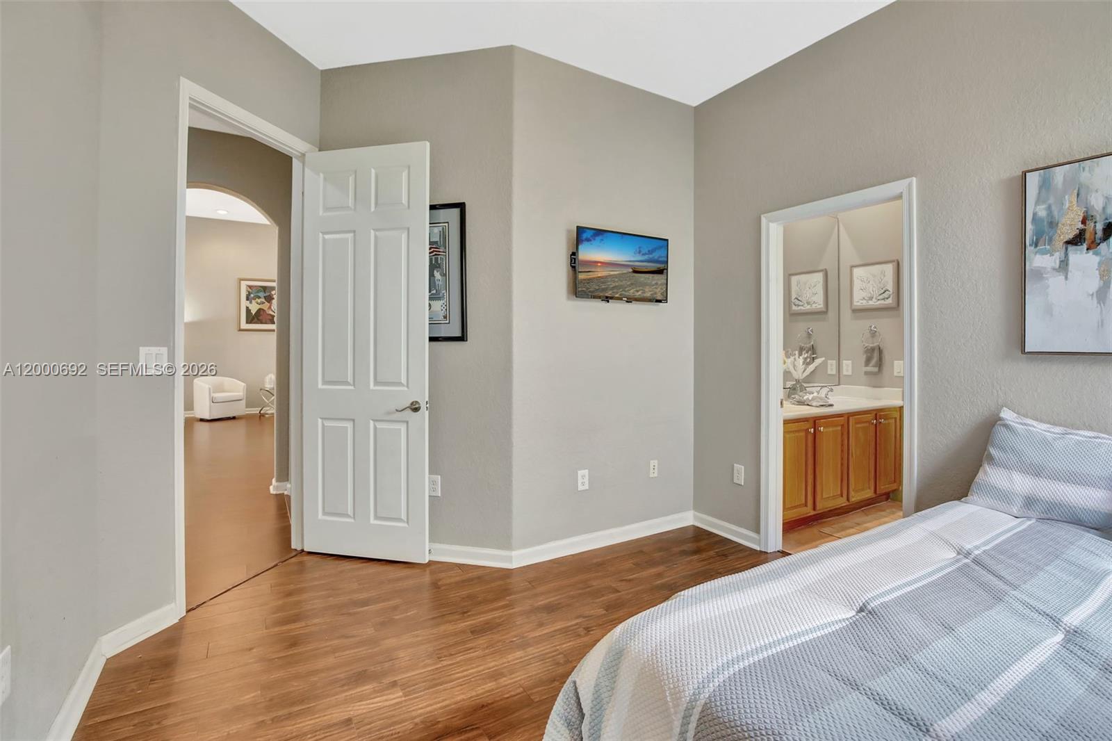 SUNSET LAKES - Residential