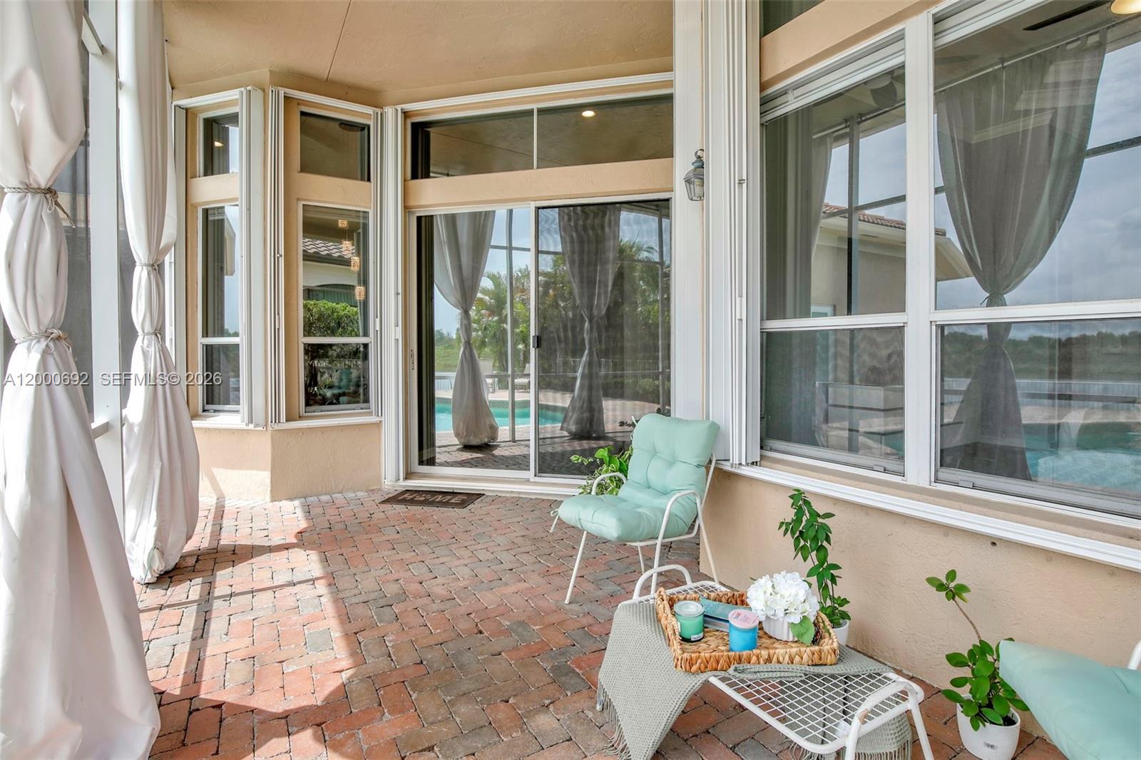 SUNSET LAKES - Residential