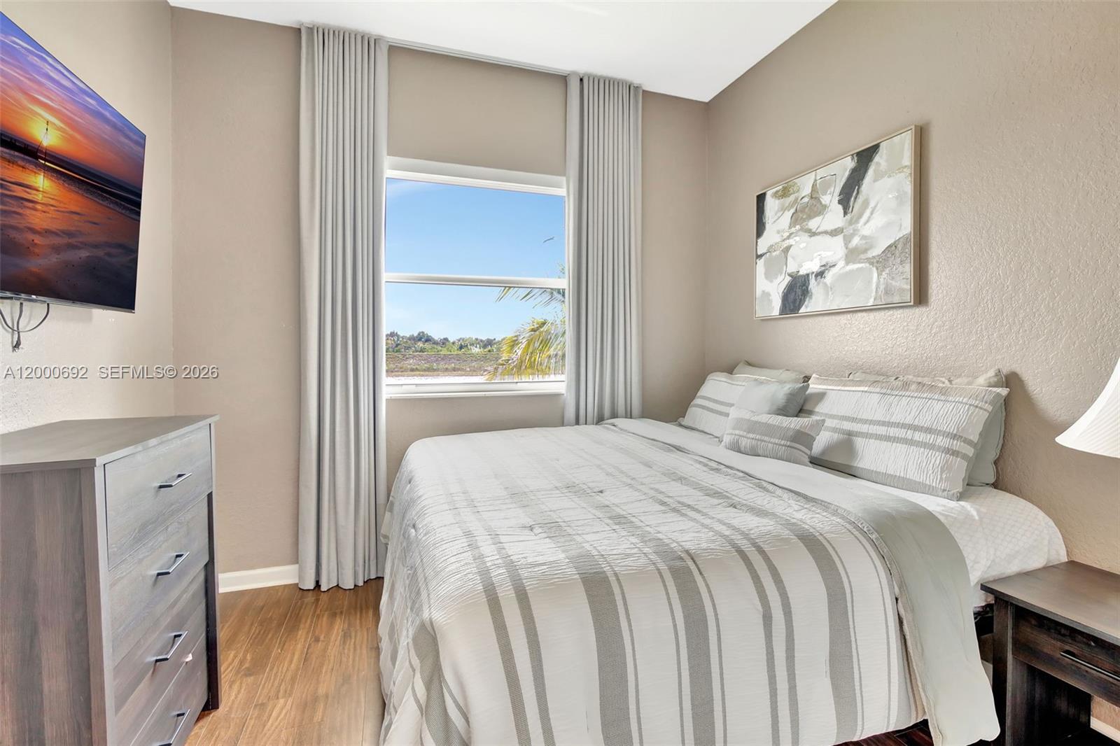 SUNSET LAKES - Residential