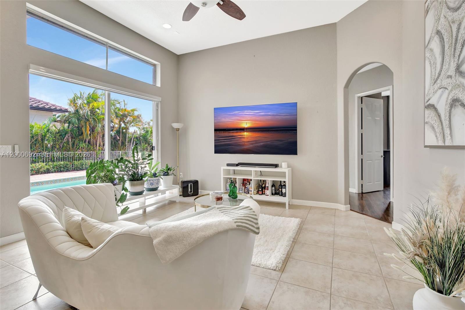 SUNSET LAKES - Residential