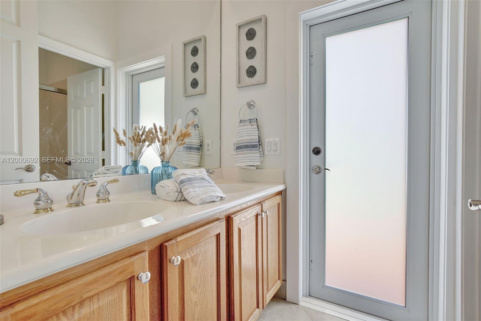 SUNSET LAKES - Residential