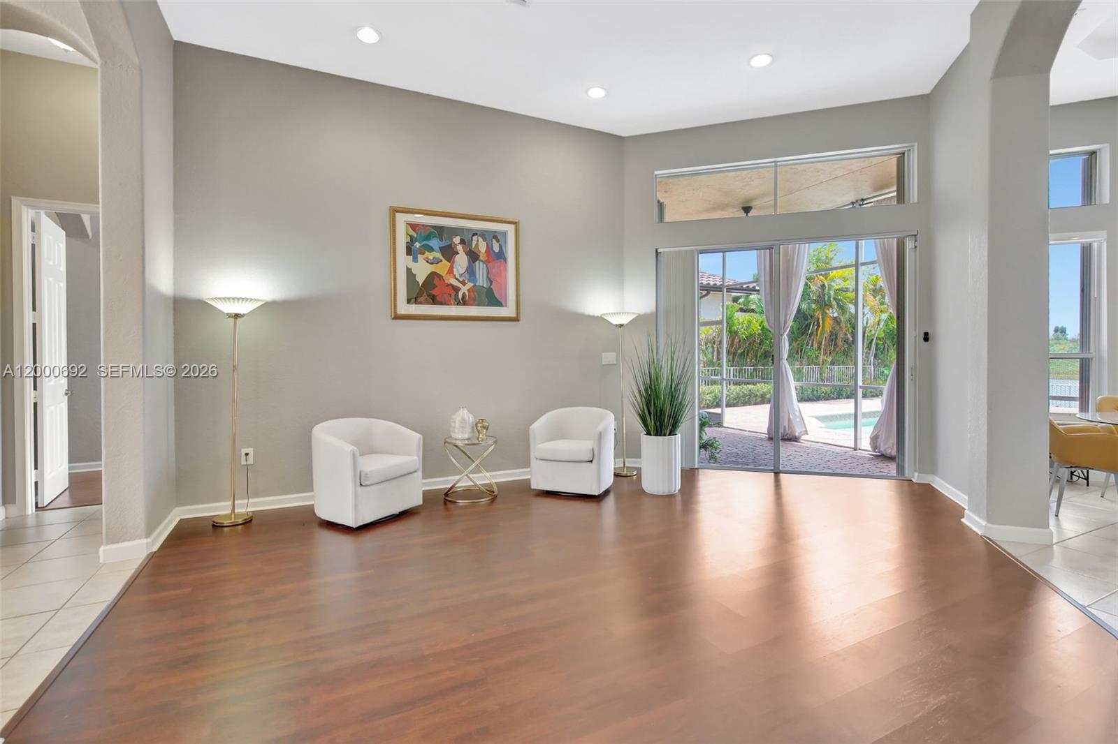 SUNSET LAKES - Residential