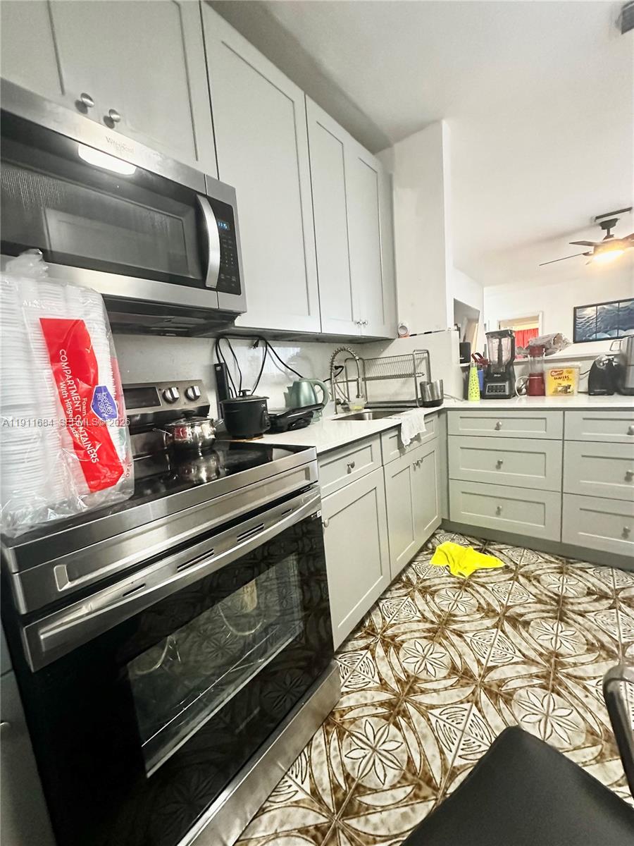 HOLLYWOOD PLACE - Residential Income