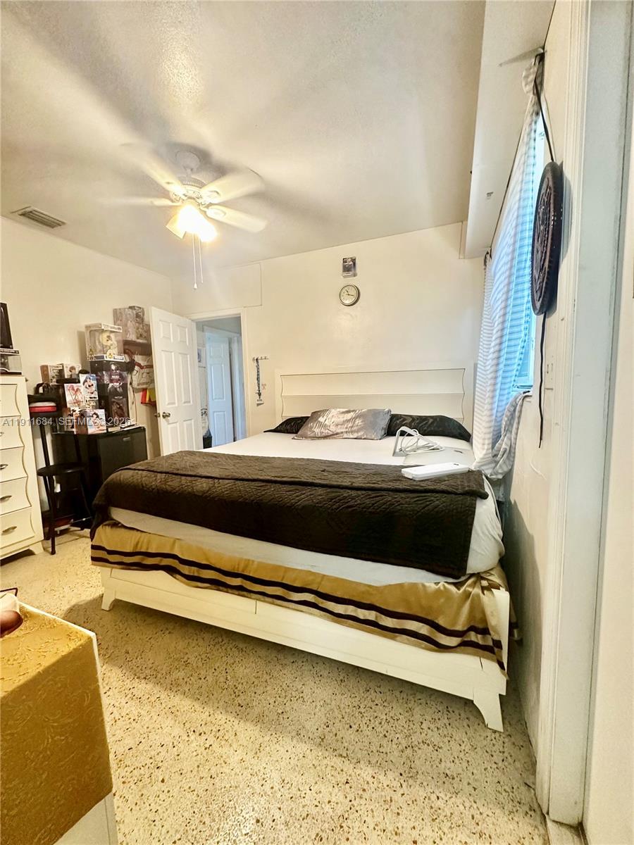 HOLLYWOOD PLACE - Residential Income