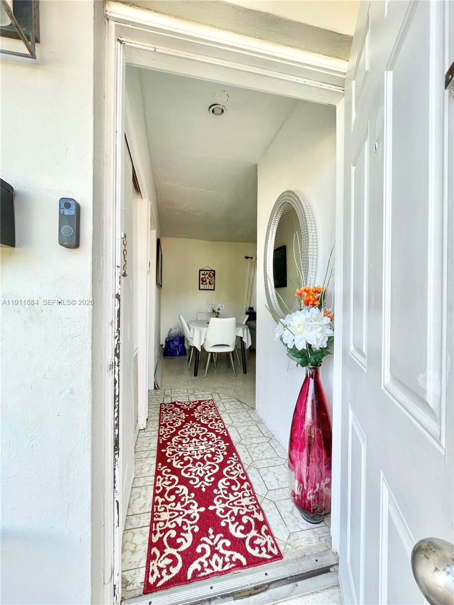 HOLLYWOOD PLACE - Residential Income