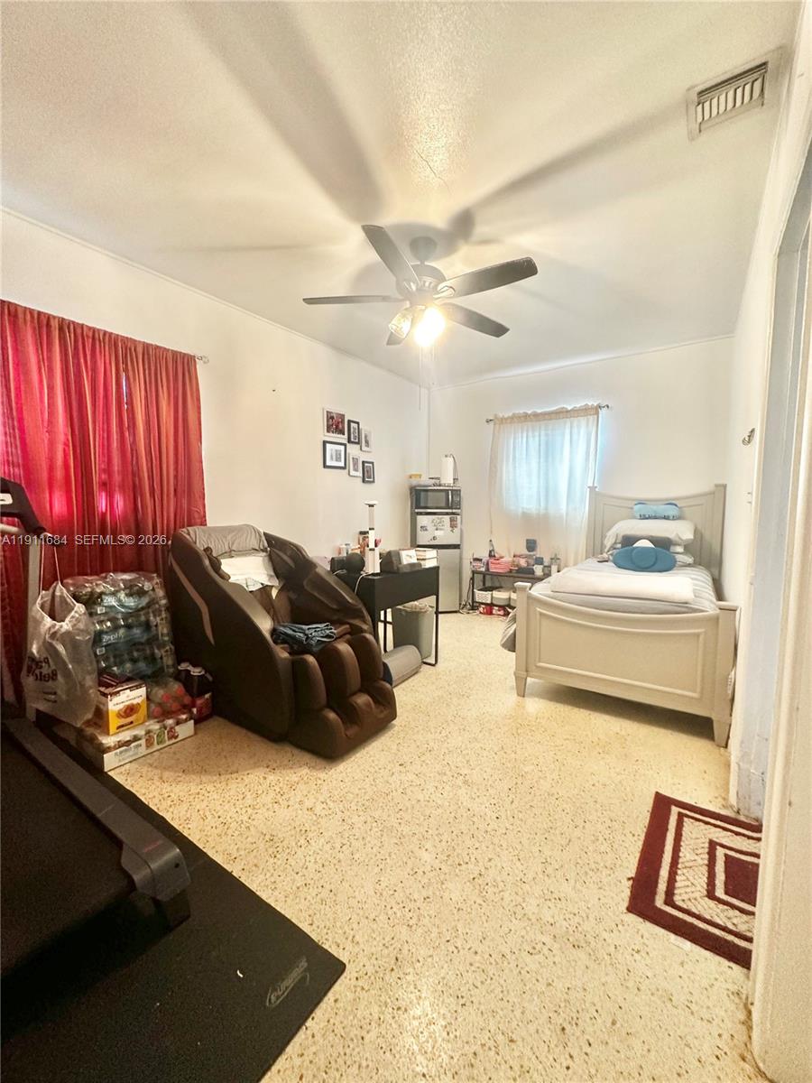 HOLLYWOOD PLACE - Residential Income