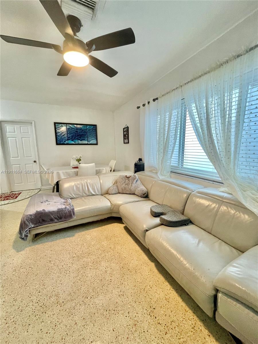 HOLLYWOOD PLACE - Residential Income