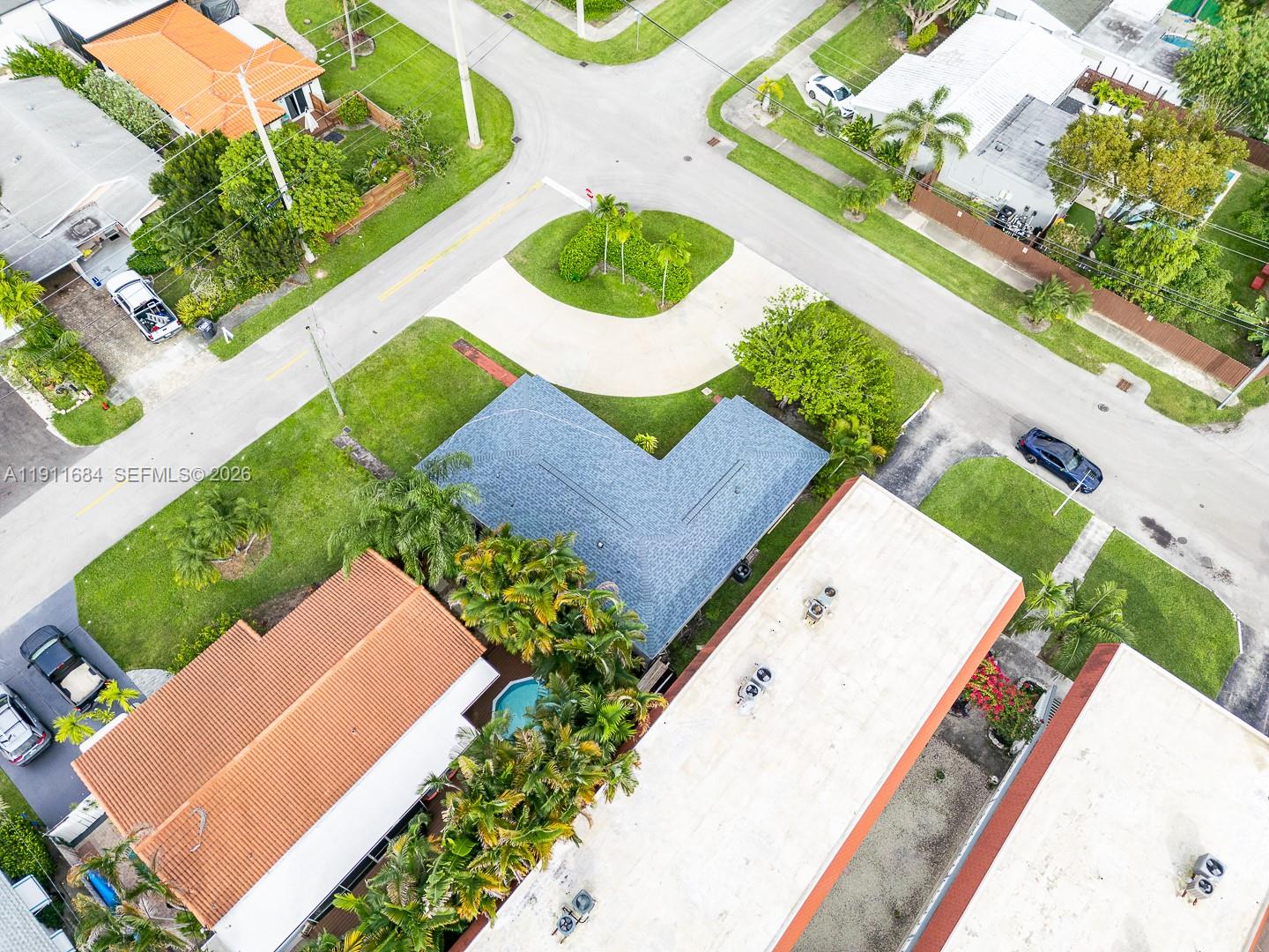 HOLLYWOOD PLACE - Residential Income