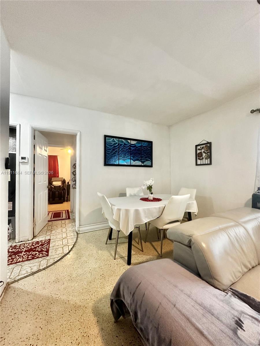 HOLLYWOOD PLACE - Residential Income