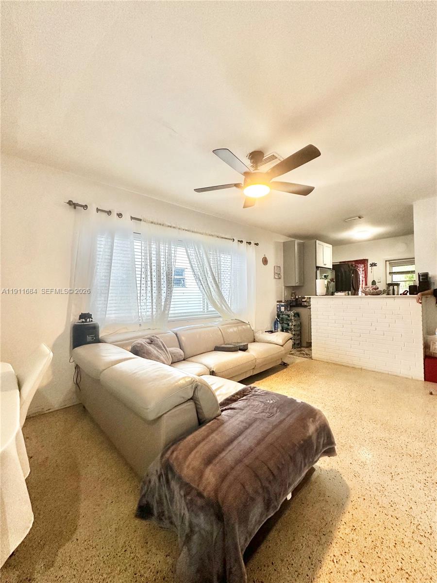 HOLLYWOOD PLACE - Residential Income