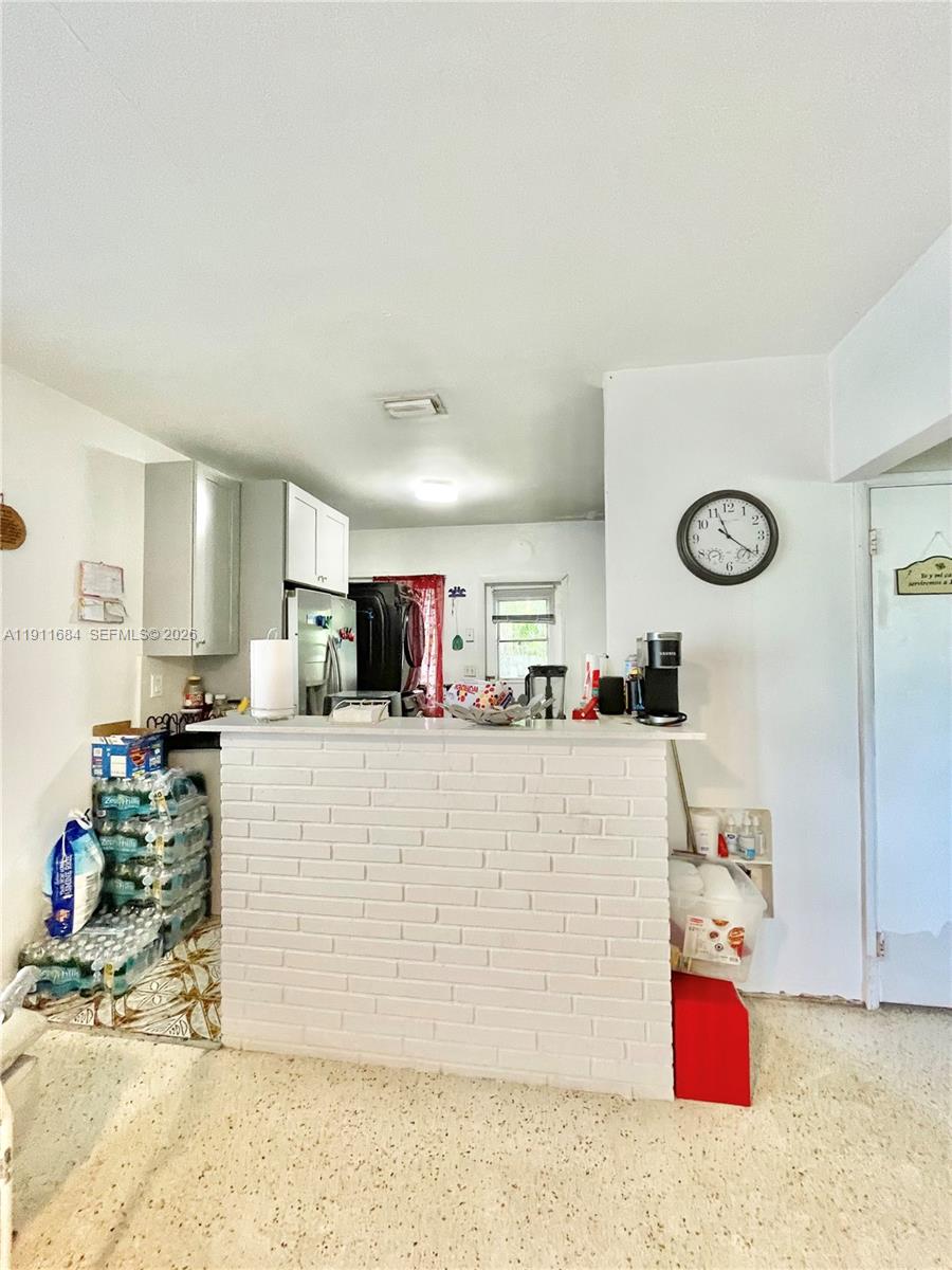 HOLLYWOOD PLACE - Residential Income